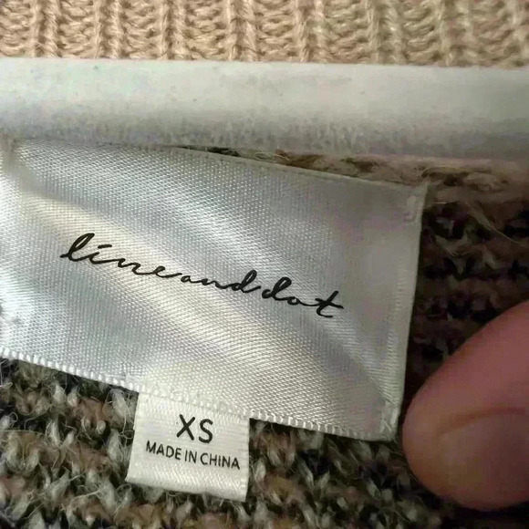 Line & Dot Cheetah Print Cardigan Sweater XS Soft Acrylic Blend, for Fall - Picture 3 of 8